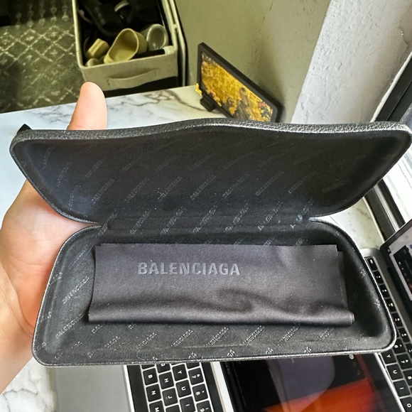 BALENCIAGA SUNGLASSES BLACK AND GOLD BB0095S - Picture 5 of 7